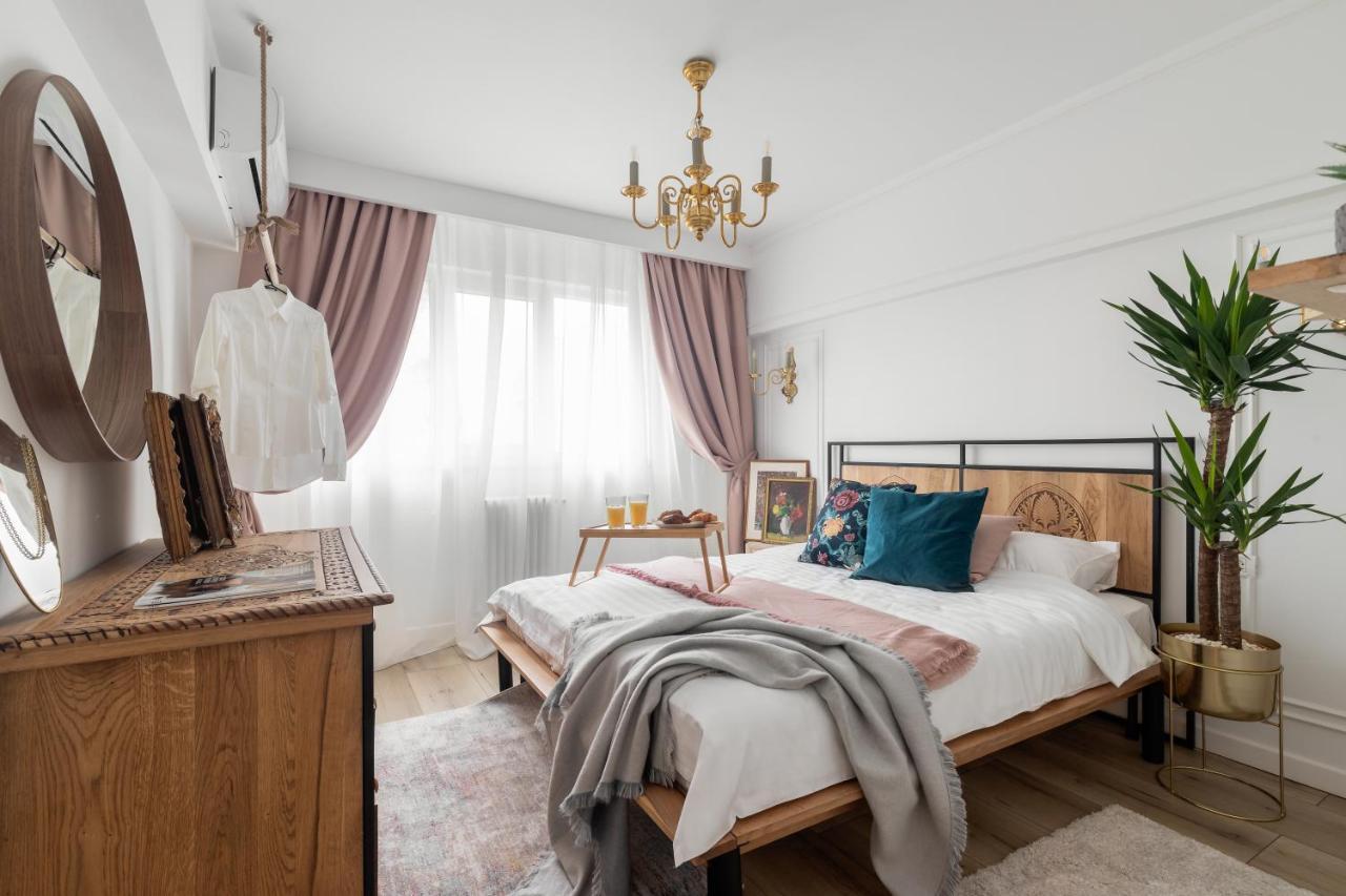 Eclectic 3 Bedroom Calea Victoriei By Urbanesq Apartment