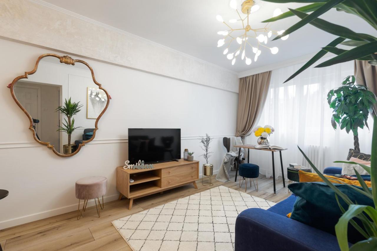 Eclectic 3 Bedroom Calea Victoriei By Urbanesq Apartment