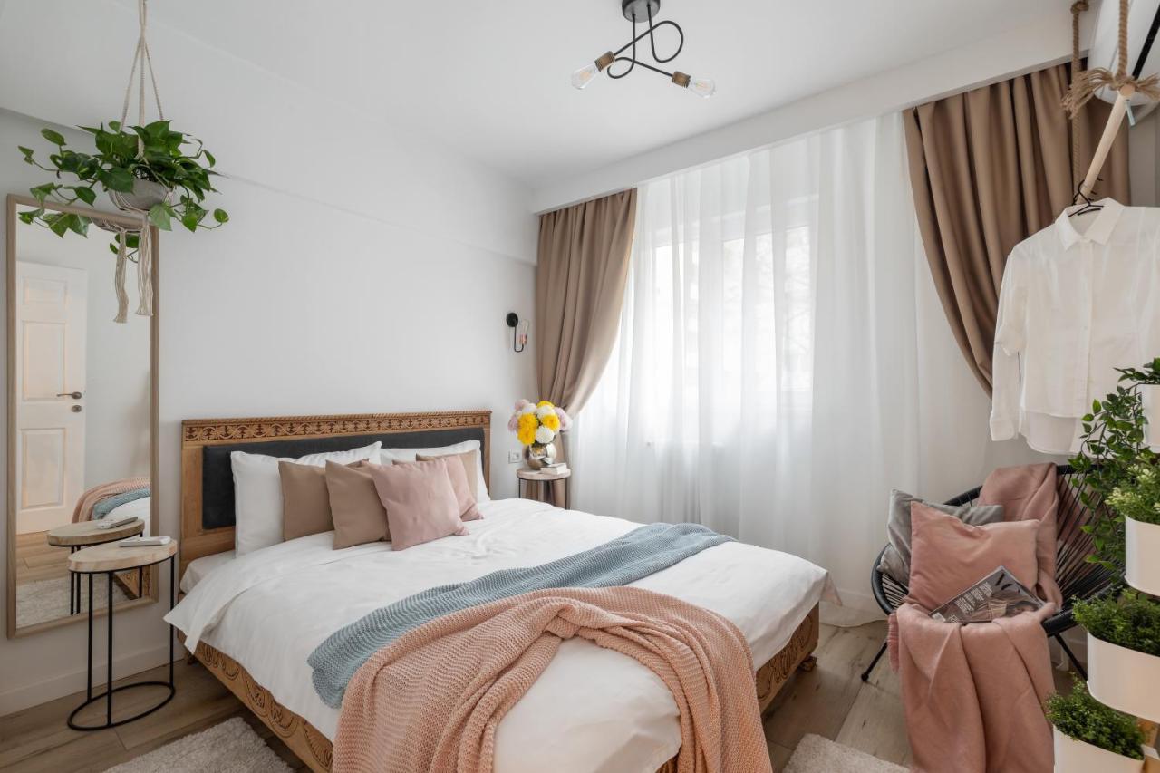 Eclectic 3 Bedroom Calea Victoriei By Urbanesq *